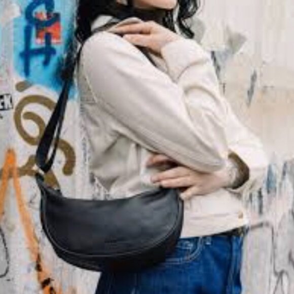 Born Leather Hobo Bag Retro-Insprd Crescent Shape Black Adjustable Crossbody NEW - Picture 3 of 8